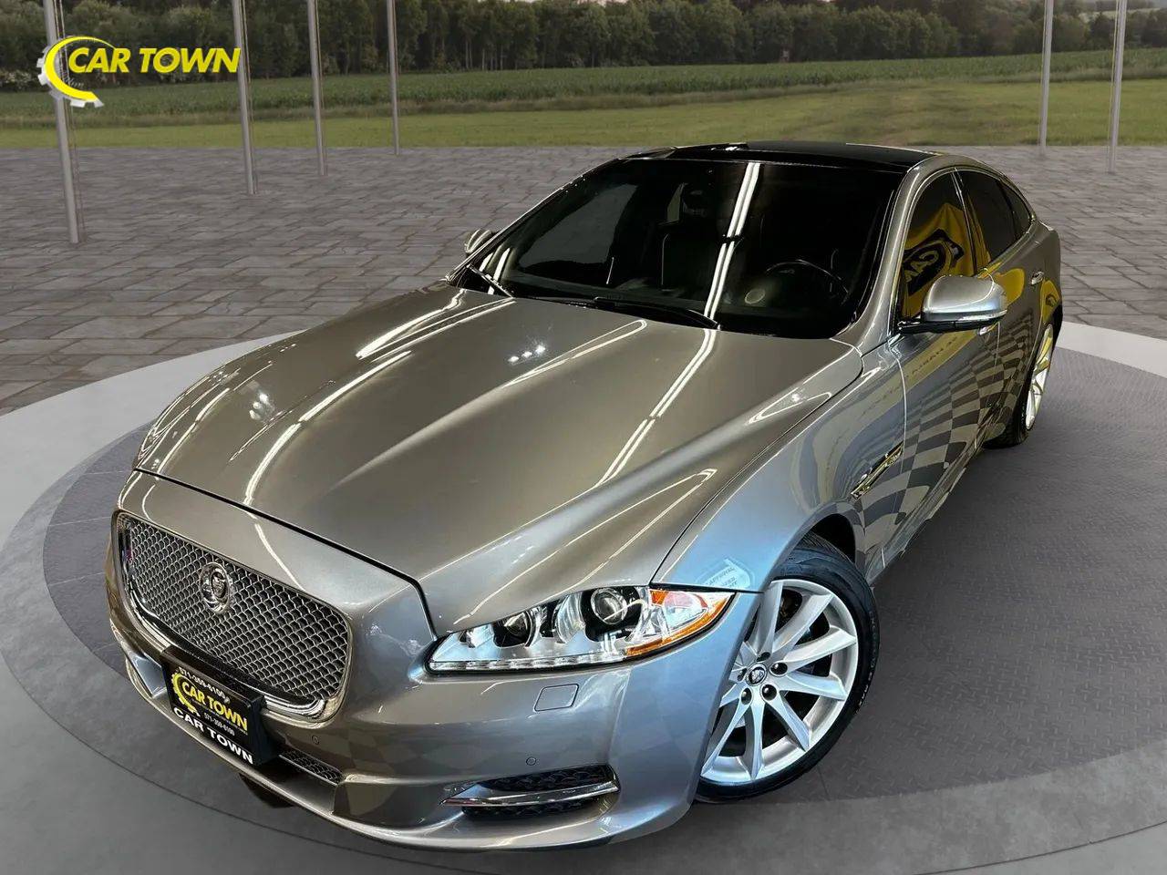 2011 Jaguar XJ Standard