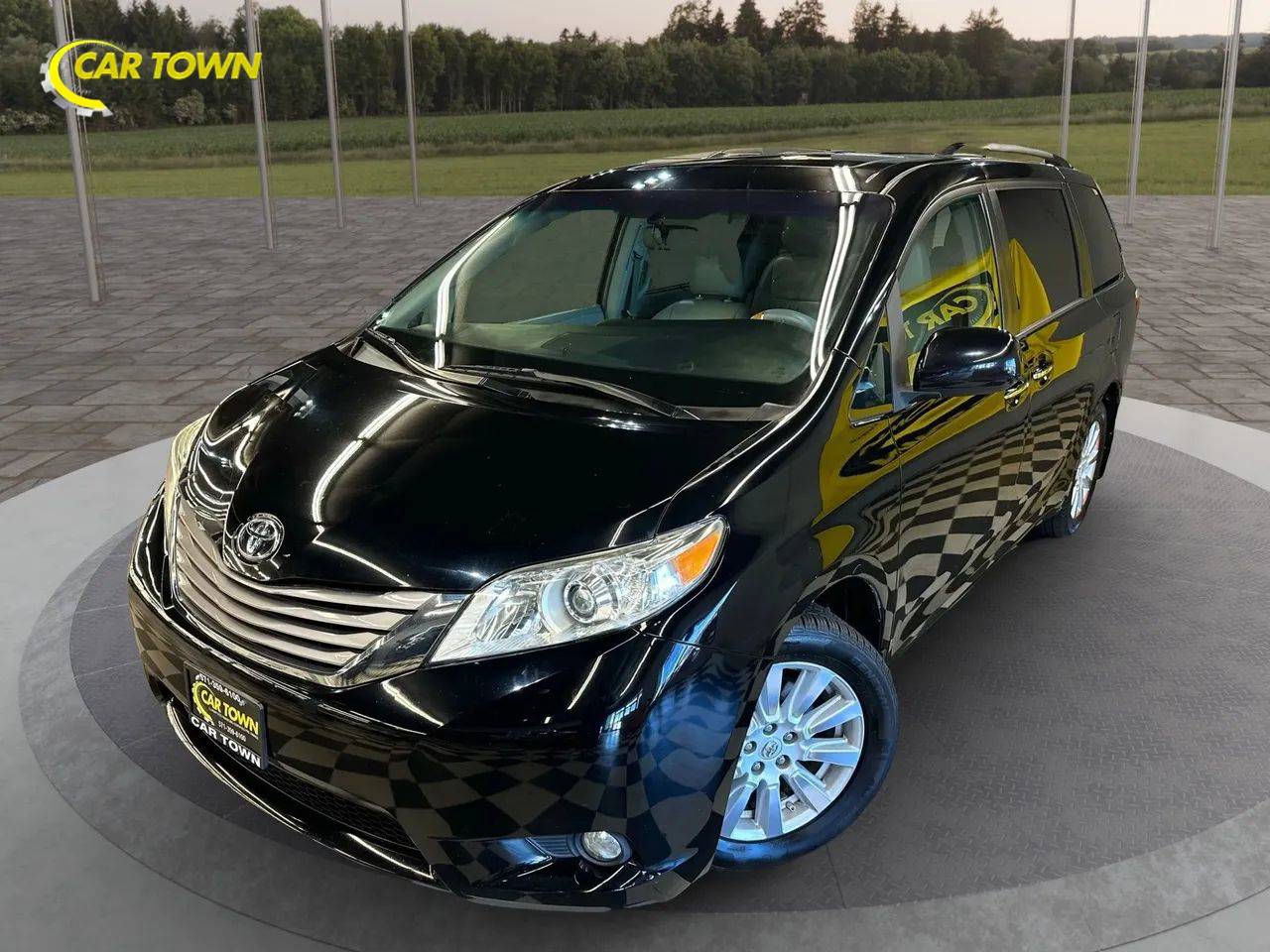 2017 Toyota Sienna XLE — Minivan — 121,359 mi — Manassas, VA