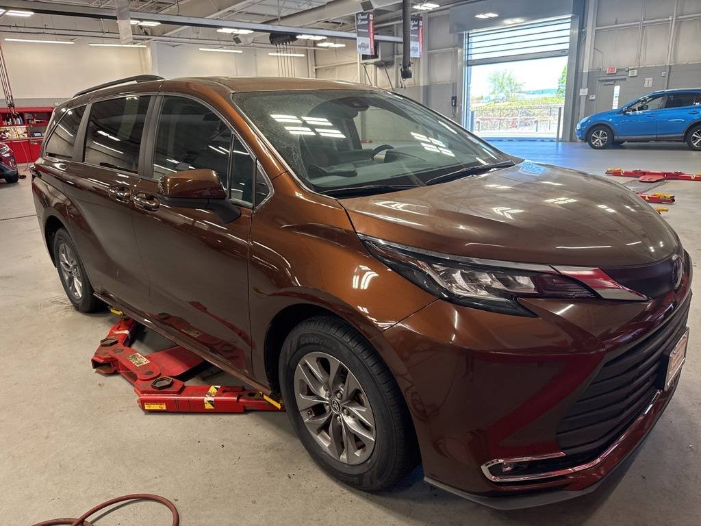 2022 Toyota Sienna XLE — Minivan — 14,848 mi — Hartford, CT