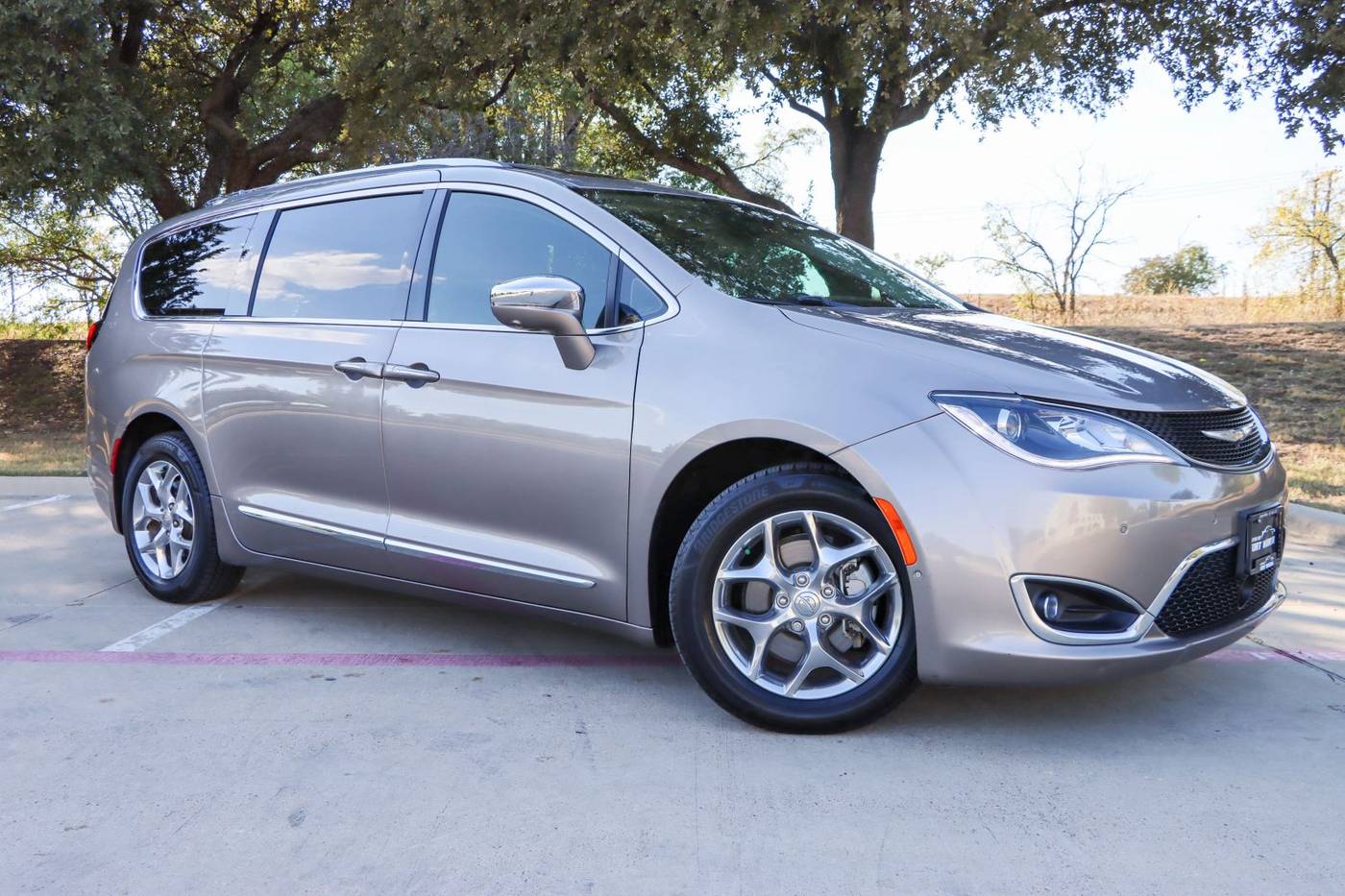 2017 Chrysler Pacifica Limited — Minivan — 100,383 mi — Fort Worth, TX