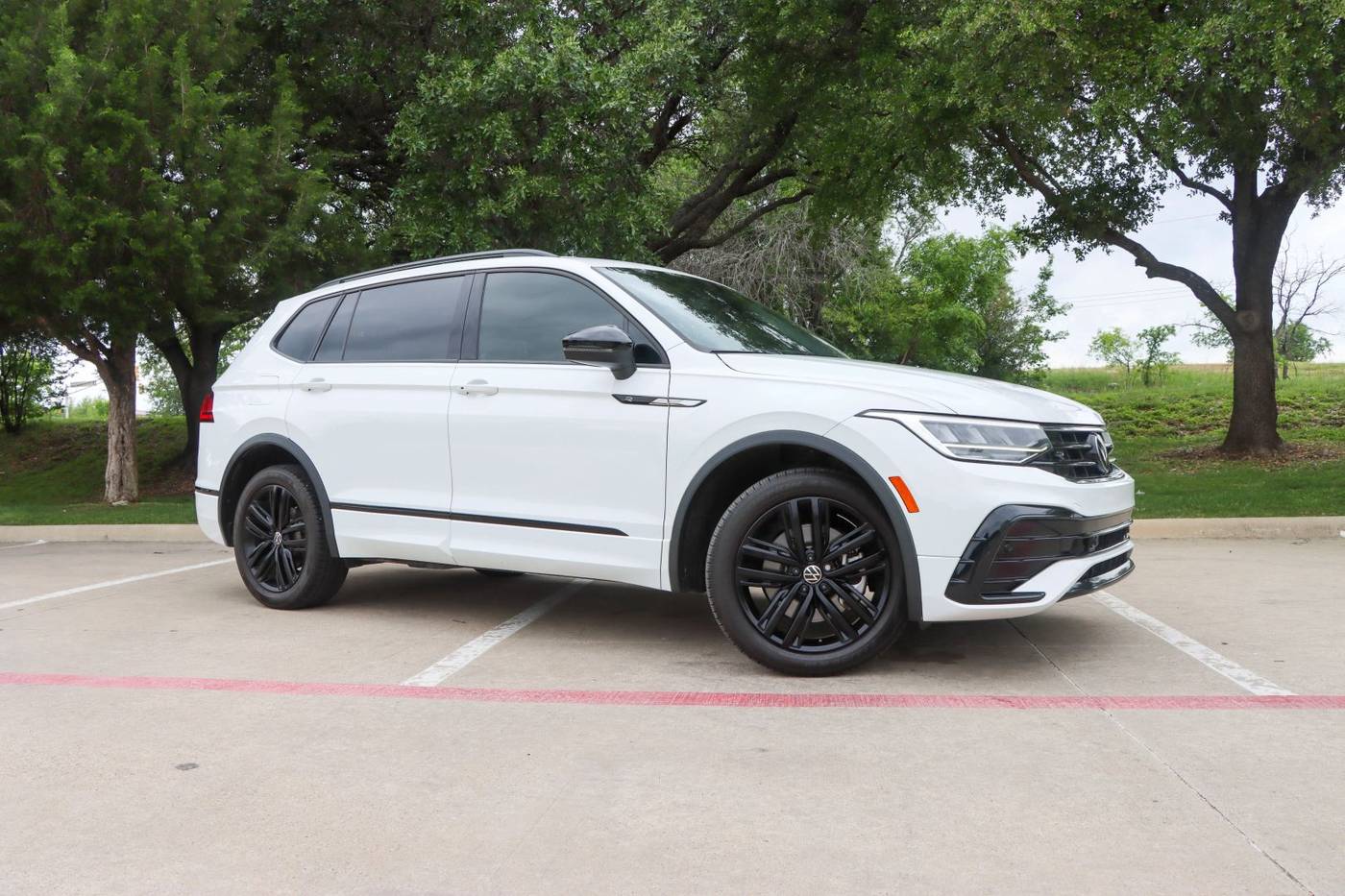 2022 Volkswagen Tiguan SE R-Line Black