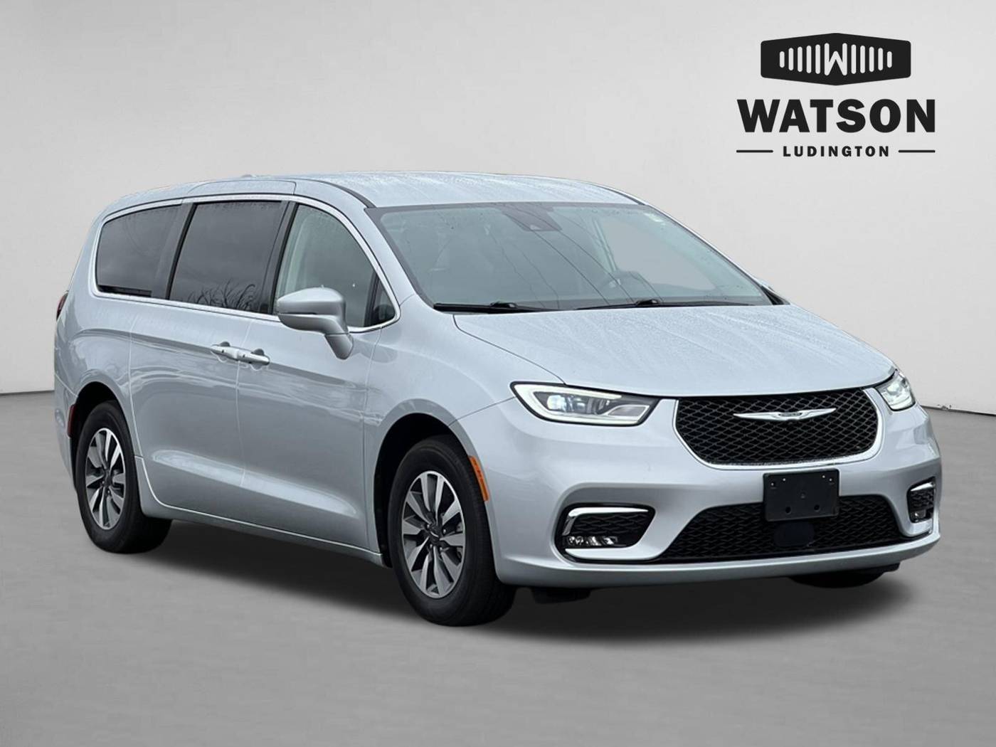 2022 Chrysler Pacifica Hybrid Touring L — Minivan — 44,497 mi — Ludington, MI