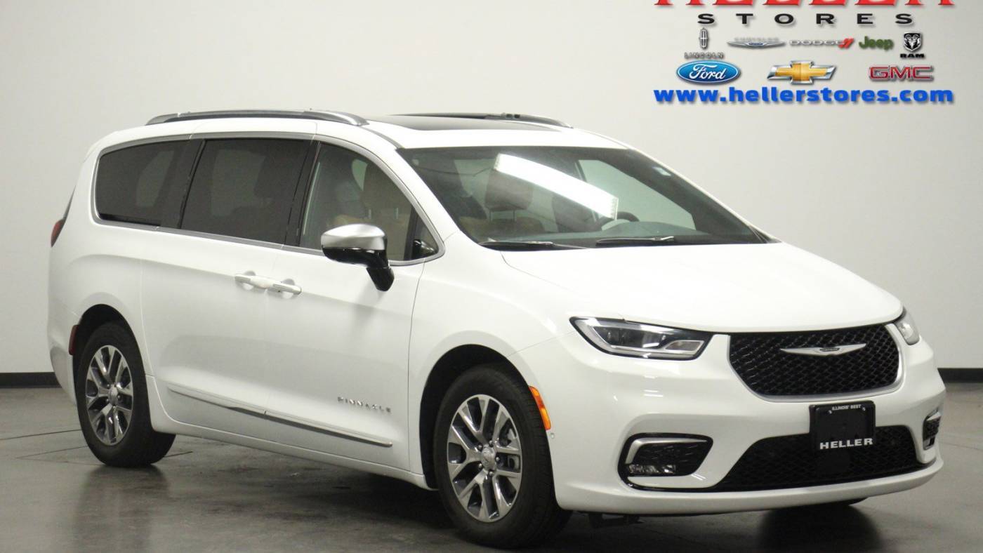2023 Chrysler Pacifica Hybrid Pinnacle — Minivan — 5,938 mi — Pontiac, IL