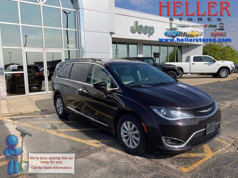 2017 Chrysler Pacifica Touring L — Minivan — 137,357 mi — Pontiac, IL