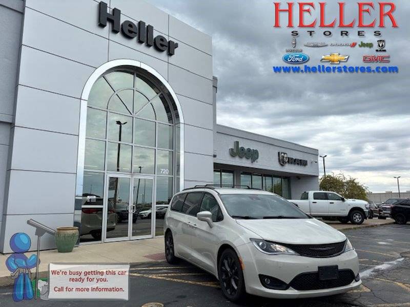 2020 Chrysler Pacifica Touring L — Minivan — 24,742 mi — Pontiac, IL