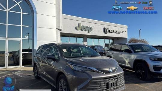 2021 Toyota Sienna LE — Minivan — 24,989 mi — Pontiac, IL