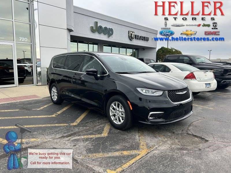 2025 Chrysler Pacifica Select — Minivan — 950 mi — Pontiac, IL