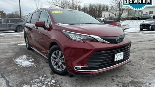 2023 Toyota Sienna XLE — Minivan — 22,877 mi — Burlington, VT