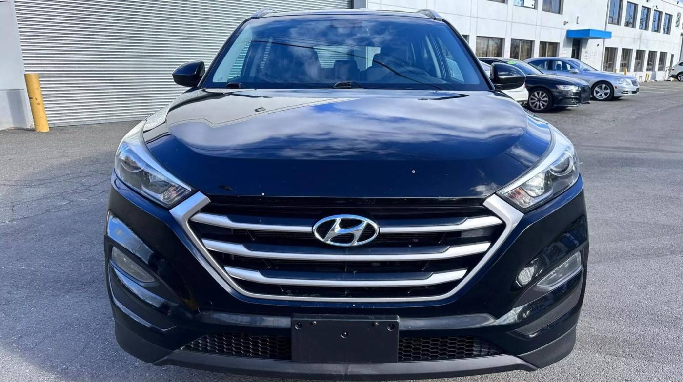 2017 Hyundai Tucson SE — SUV — 99,800 mi — Hasbrouk Heights, NJ
