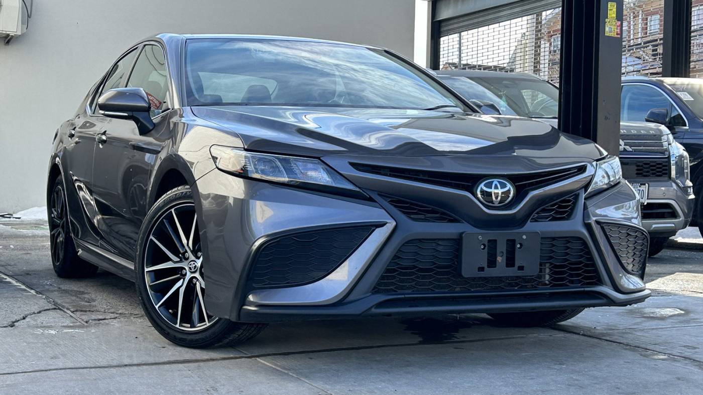 2022 Toyota Camry SE — Sedan — 57,131 mi — Jamaica, NY
