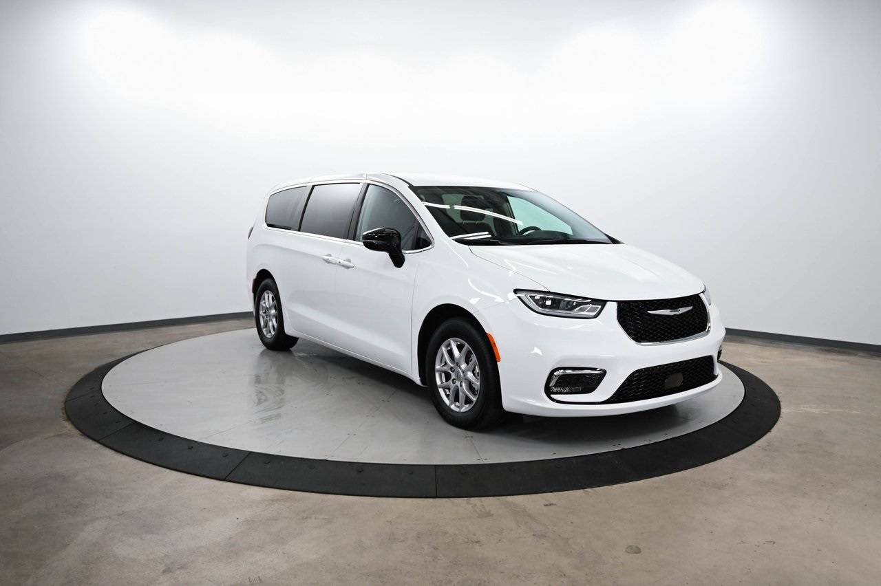 2024 Chrysler Pacifica Touring L — Minivan — 34,624 mi — Cornelius, NC