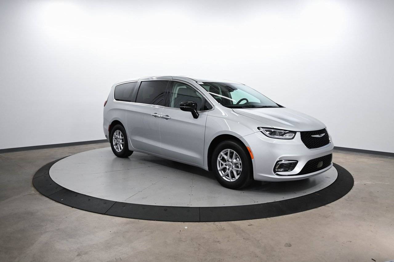 2024 Chrysler Pacifica Touring L — Minivan — 28,675 mi — Cornelius, NC