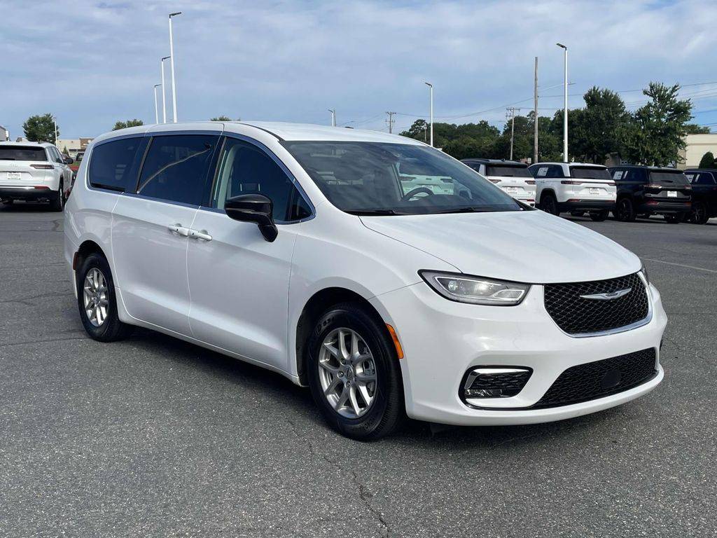 2024 Chrysler Pacifica Touring L — Minivan — 28,272 mi — Gastonia, NC