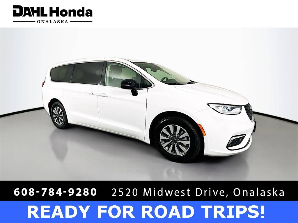 2024 Chrysler Pacifica Hybrid Select — Minivan — 47,445 mi — Onalaska, WI