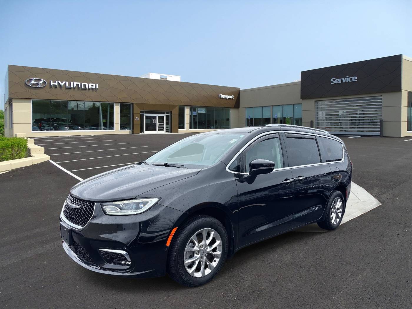 2021 Chrysler Pacifica Touring L — Minivan — 19,700 mi — Middletown, RI