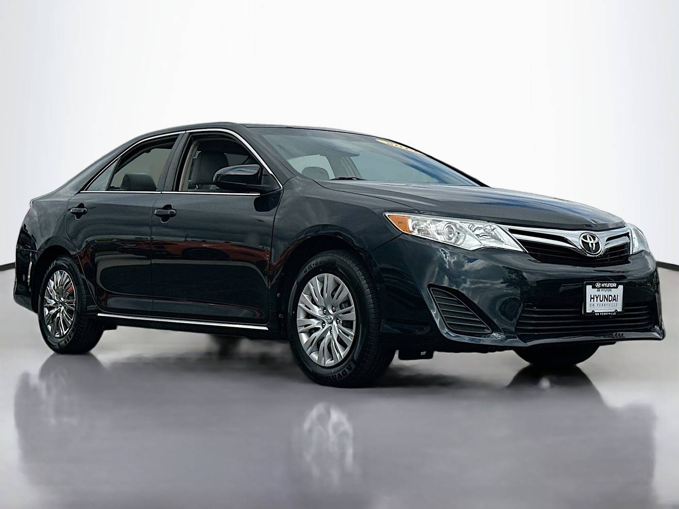 2014 Toyota Camry LE — Sedan — 113,337 mi — Rockford, IL