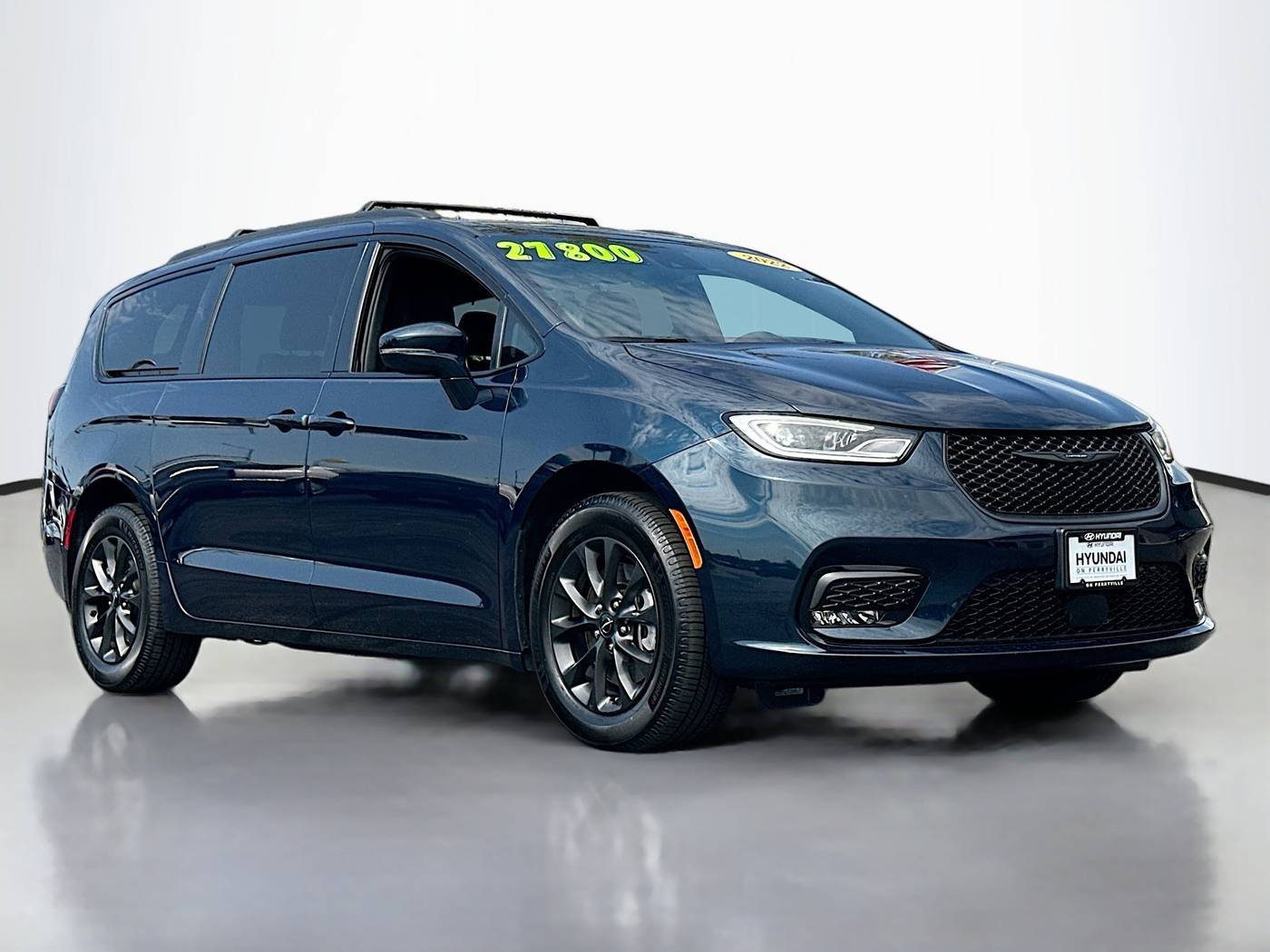 2022 Chrysler Pacifica Touring L — Minivan — 62,761 mi — Rockford, IL