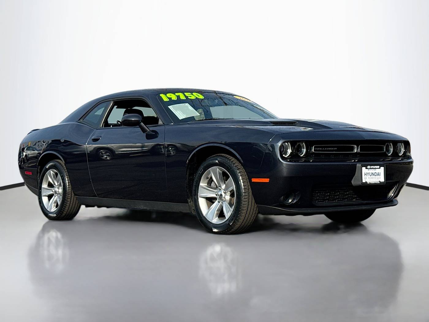 2018 Dodge Challenger SXT — Coupe — 25,315 mi — Rockford, IL