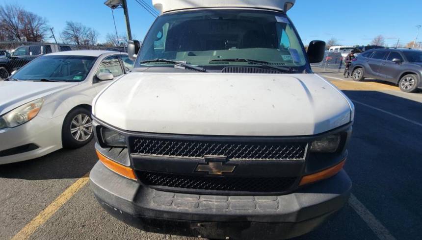 2015 Chevrolet Express Commercial Cutaway 3500 — Chassis Cab Truck — 61,407 mi — South Plainfield, NJ