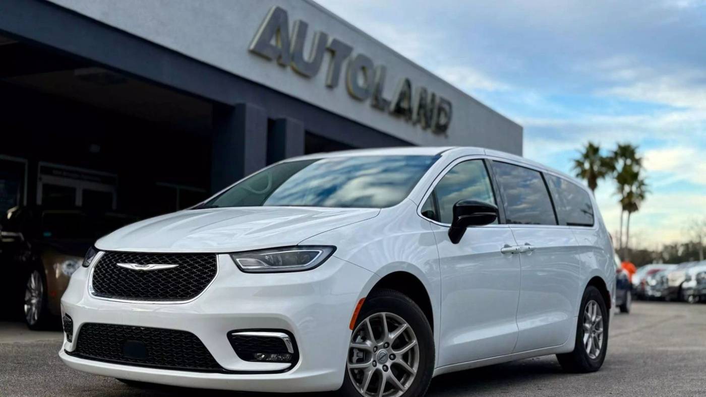 2024 Chrysler Pacifica Touring L — Minivan — 16,663 mi — Jacksonville, FL