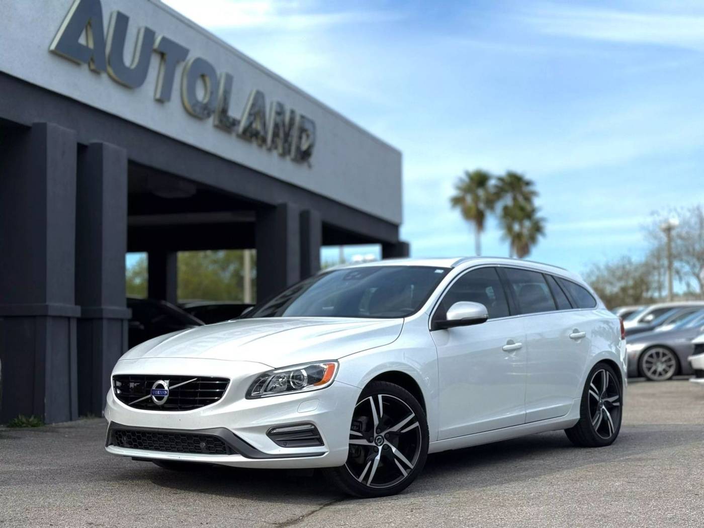 2017 Volvo V60 R-Design Platinum — Wagon — 58,012 mi — Jacksonville, FL