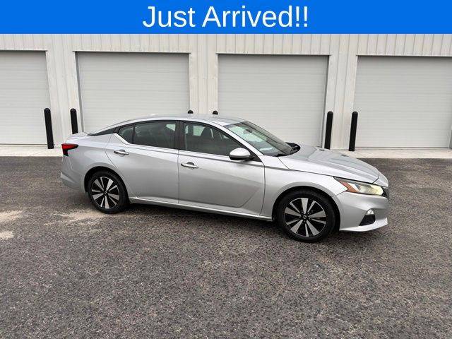 2021 Nissan Altima SV — Sedan — 115,322 mi — Peru, IL