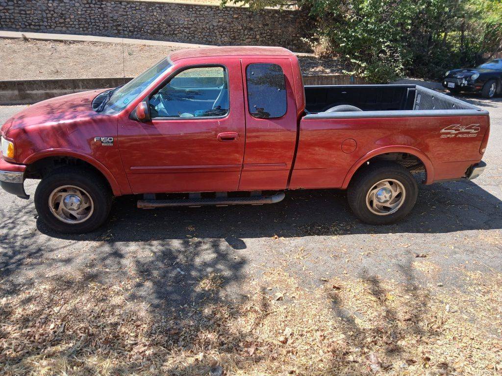 2000 Ford F-150 Base — Pickup Truck — 200,555 mi — Redding, CA