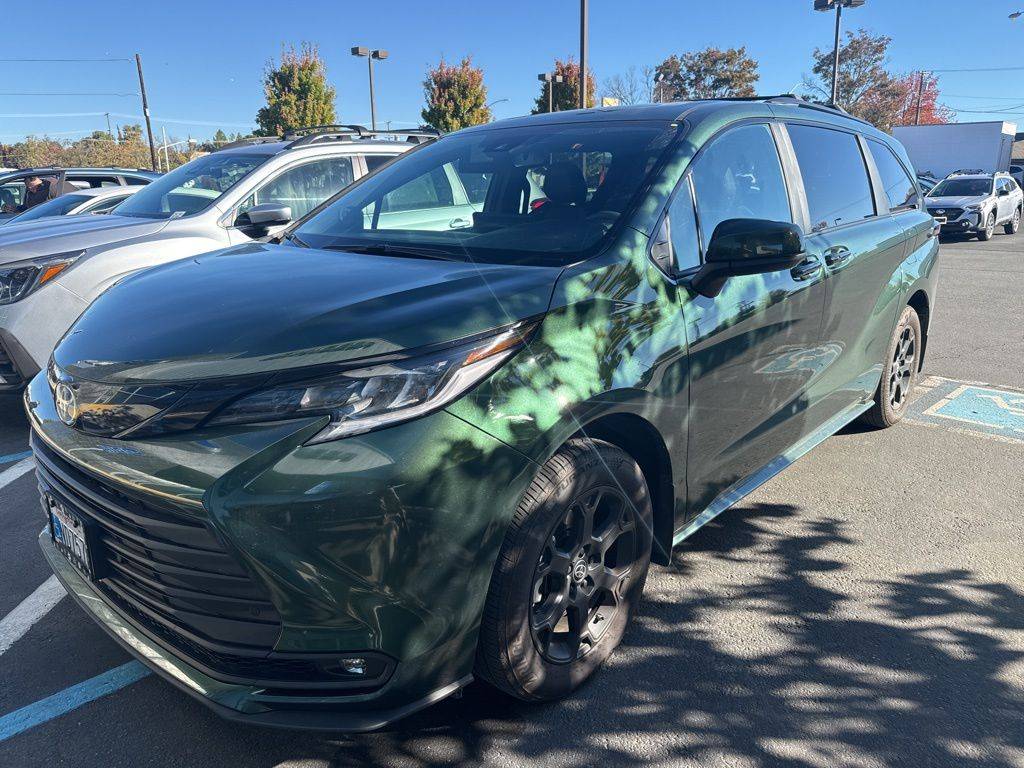 2025 Toyota Sienna XSE — Minivan — 5,420 mi — Redding, CA