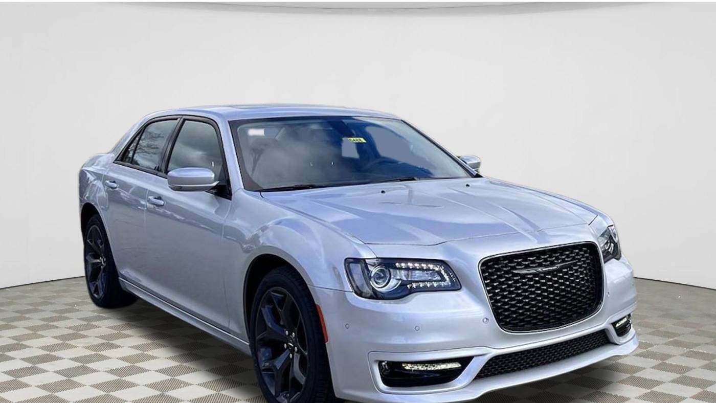 2023 Chrysler 300 Touring L — Sedan — 5,390 mi — Lawrenceburg, IN