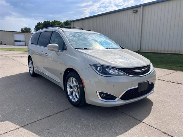 2017 Chrysler Pacifica Touring L Plus — Minivan — 121,776 mi — Cape Girardeau, MO