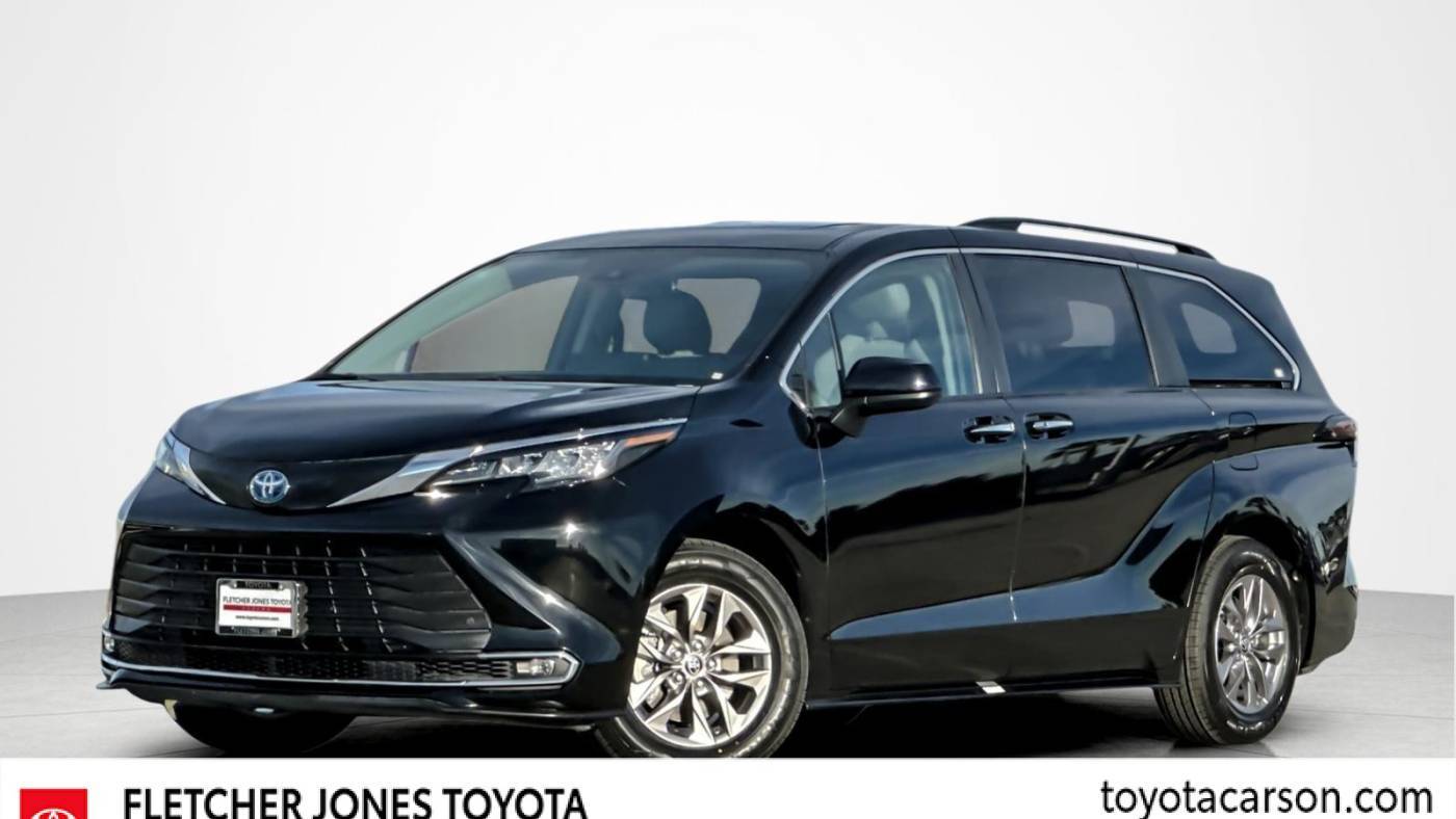 2023 Toyota Sienna XLE — Minivan — 27,035 mi — Carson, CA