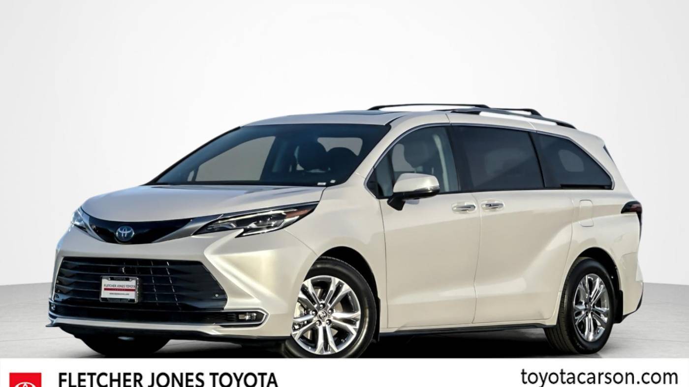 2024 Toyota Sienna Platinum — Minivan — 7,984 mi — Carson, CA