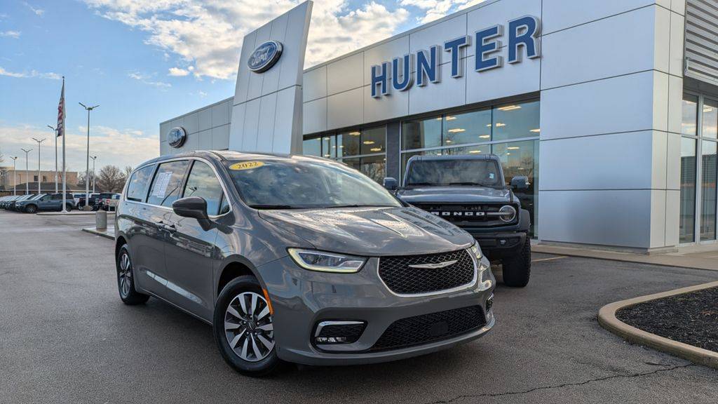 2022 Chrysler Pacifica Hybrid Touring L — Minivan — 78,962 mi — Marion, IN