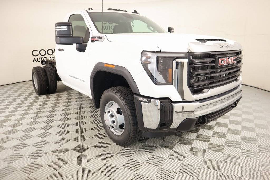 2025 GMC Sierra 3500HD CC Pro — Chassis Cab Truck — 35 mi — Shawnee, OK