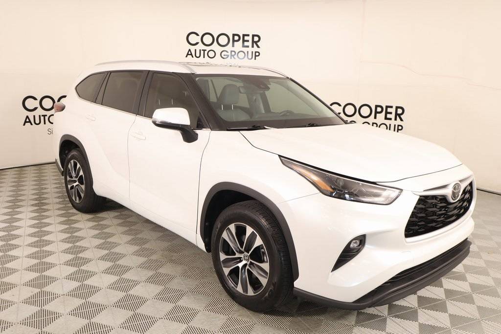 2024 Toyota Highlander XLE — SUV — 21,706 mi — Shawnee, OK