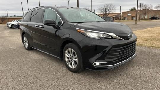 2023 Toyota Sienna XLE — Minivan — 29,719 mi — Evansville, IN