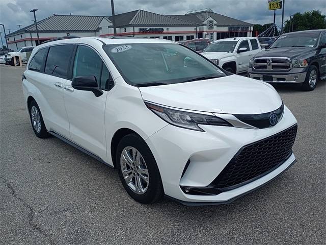 2023 Toyota Sienna XSE — Minivan — 24,633 mi — Evansville, IN