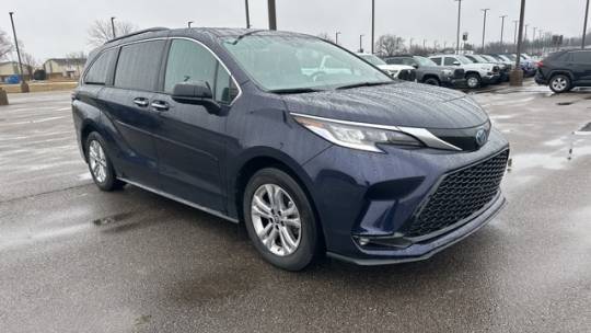 2022 Toyota Sienna XSE — Minivan — 32,979 mi — Evansville, IN