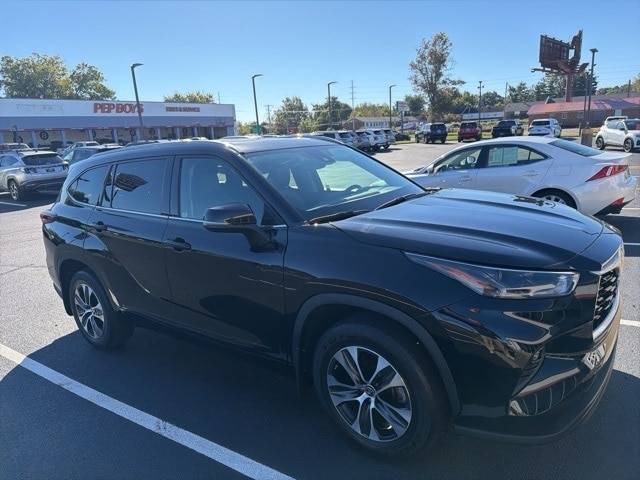 2022 Toyota Highlander XLE — SUV — 52,799 mi — Evansville, IN