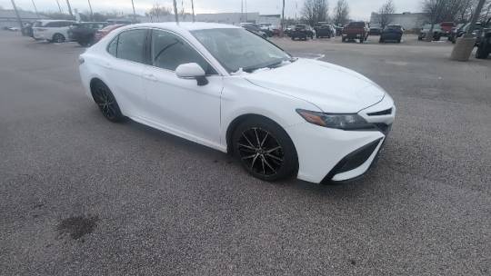2022 Toyota Camry SE — Sedan — 61,742 mi — Evansville, IN