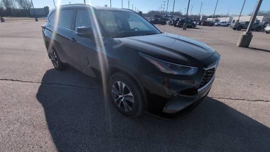2023 Toyota Highlander XLE — SUV — 42,560 mi — Evansville, IN