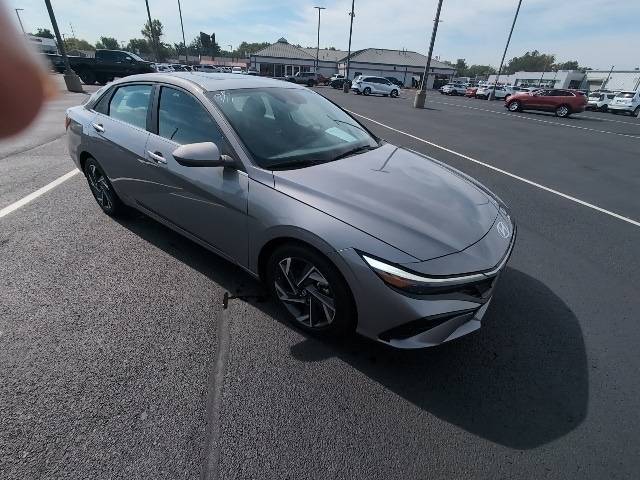 2024 Hyundai Elantra SEL — Sedan — 38,088 mi — Evansville, IN