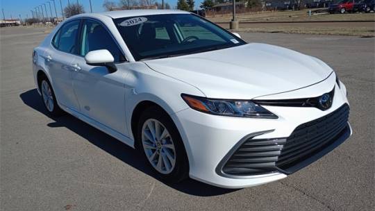 2024 Toyota Camry LE — Sedan — 19,269 mi — Evansville, IN