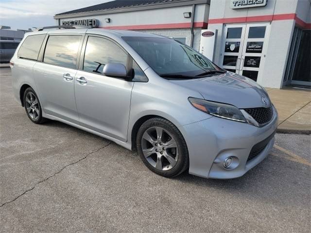 2015 Toyota Sienna SE — Minivan — 100,205 mi — Evansville, IN
