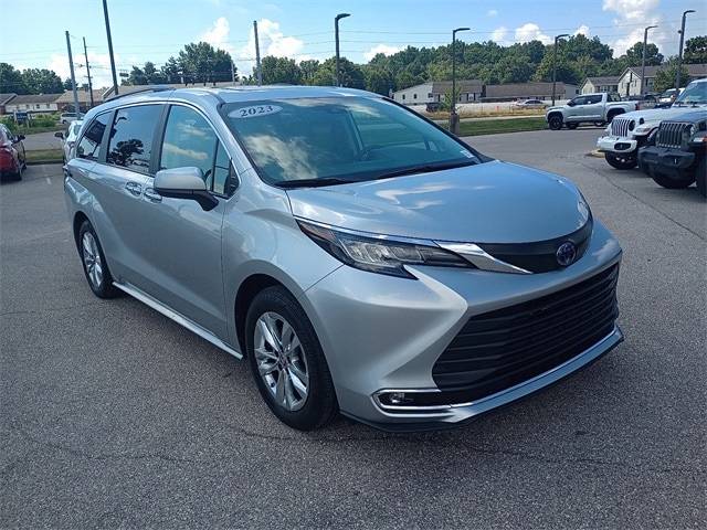 2023 Toyota Sienna XLE — Minivan — 29,113 mi — Evansville, IN