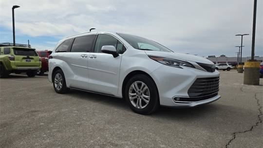 2022 Toyota Sienna Platinum 7-Passenger