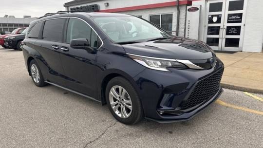 2023 Toyota Sienna XSE — Minivan — 24,872 mi — Evansville, IN