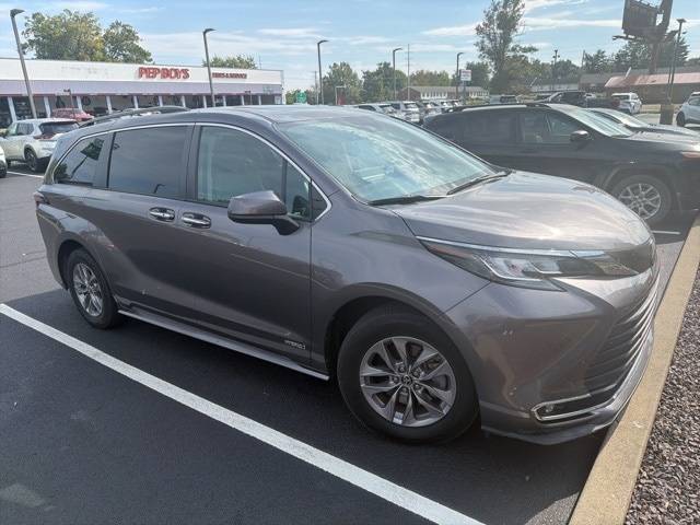 2021 Toyota Sienna XLE — Minivan — 69,083 mi — Evansville, IN