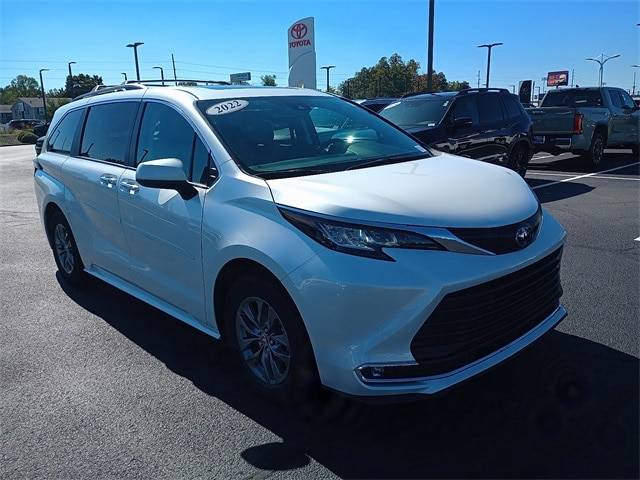 2022 Toyota Sienna XLE — Minivan — 62,558 mi — Evansville, IN