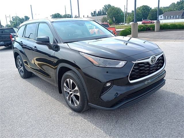 2022 Toyota Highlander XLE — SUV — 31,631 mi — Evansville, IN